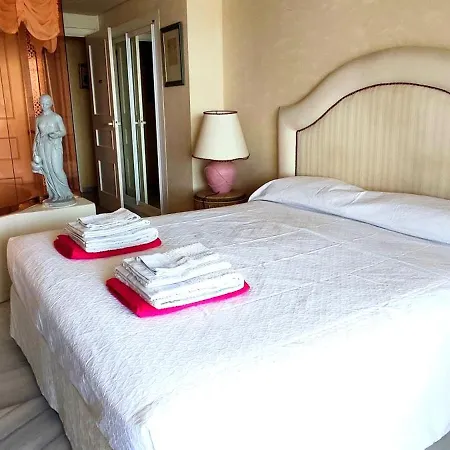 Holiday Puerto Marina - Costa Del Sol Real Estate